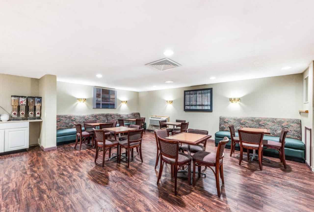 הייזלטון Red Carpet Inn & Suites מראה חיצוני תמונה