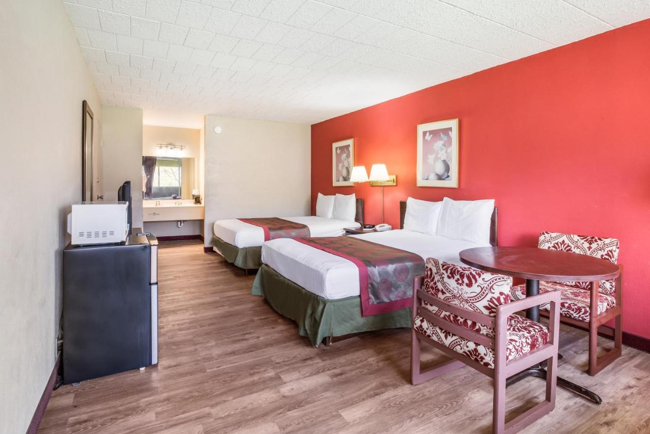 הייזלטון Red Carpet Inn & Suites מראה חיצוני תמונה